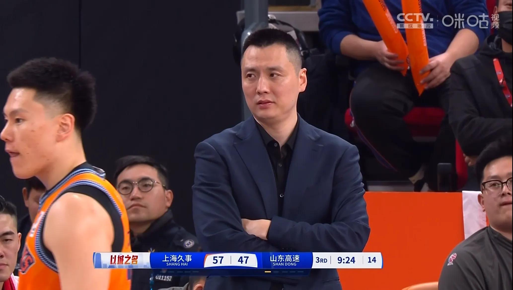 球队表现出色,奏响胜利之歌 球队表现出色,奏响胜利之歌