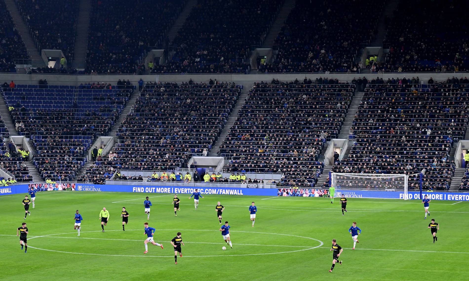 埃弗顿主场失分,赛季目标堪忧的简单介绍 埃弗顿主场失分,赛季目标堪忧的简单介绍