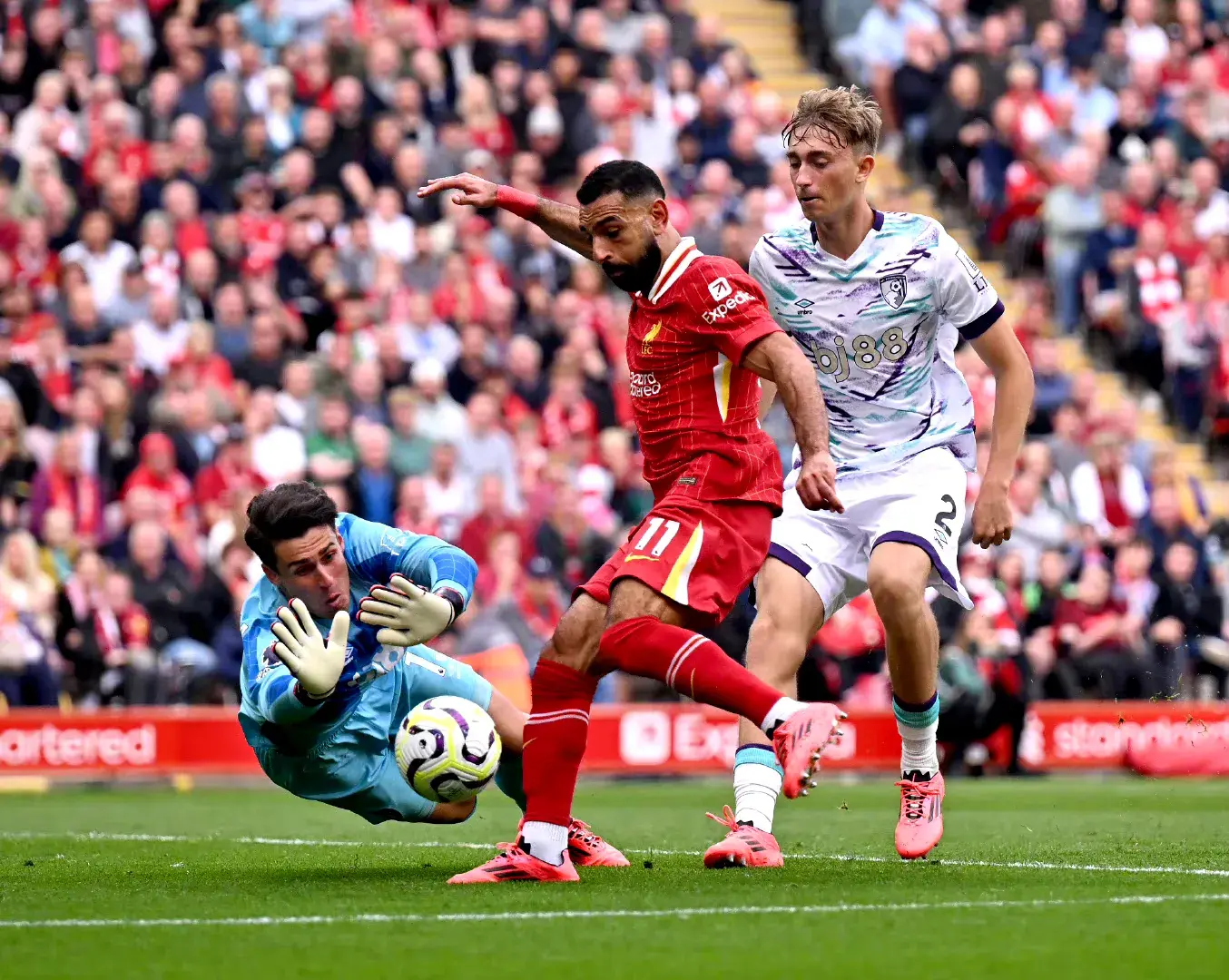 利物浦大胜对手，登顶英超积分榜