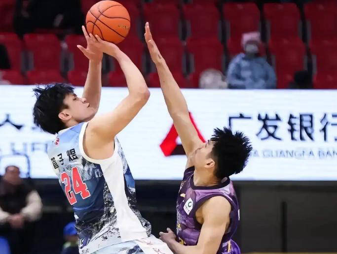 FB体育官方网站-亚洲篮球风云再起，新秀球员惊艳亮相