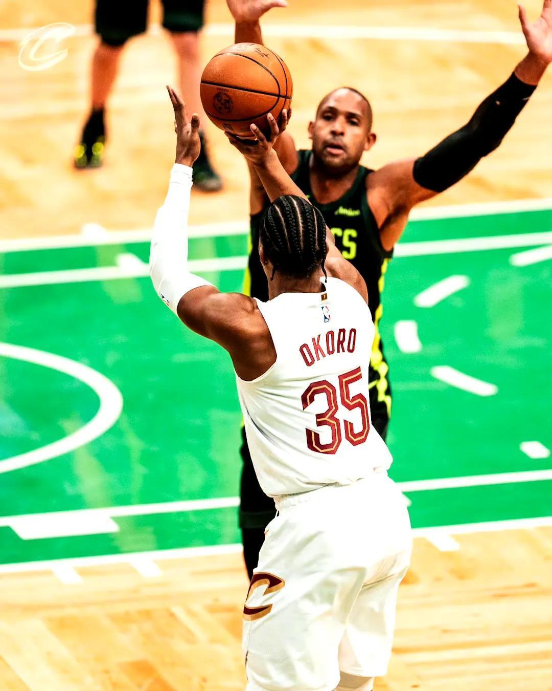 关于激战硬拼夺下胜利，晋级淘汰赛的信息