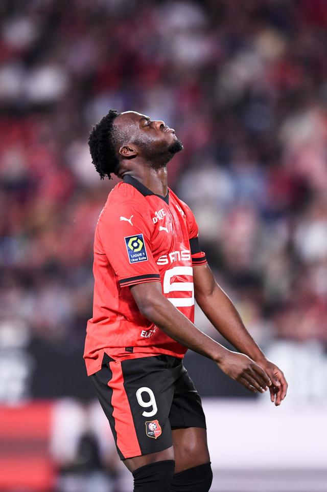 包含里昂客场战平布雷斯特，保持不败的词条