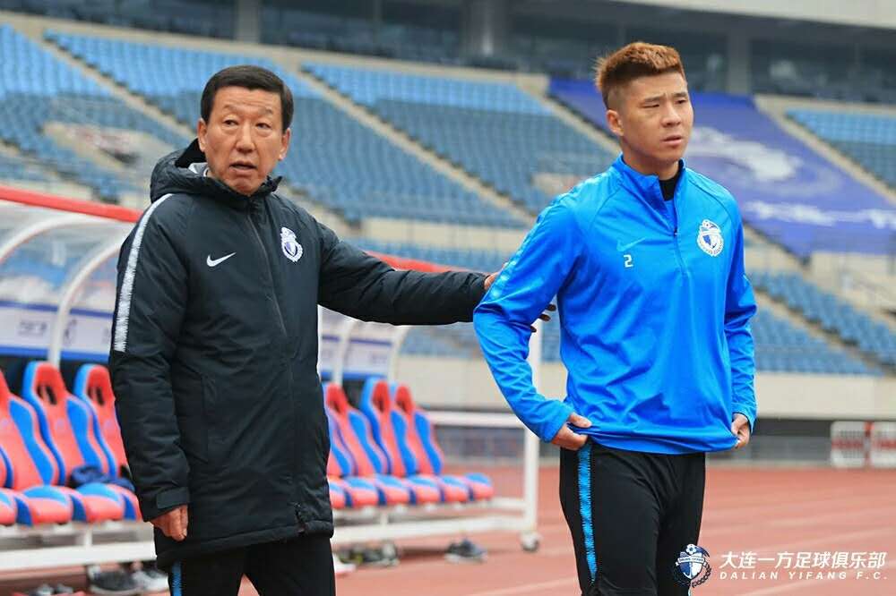FB体育在线-大连一方备战胜局，球队主教练调整战术