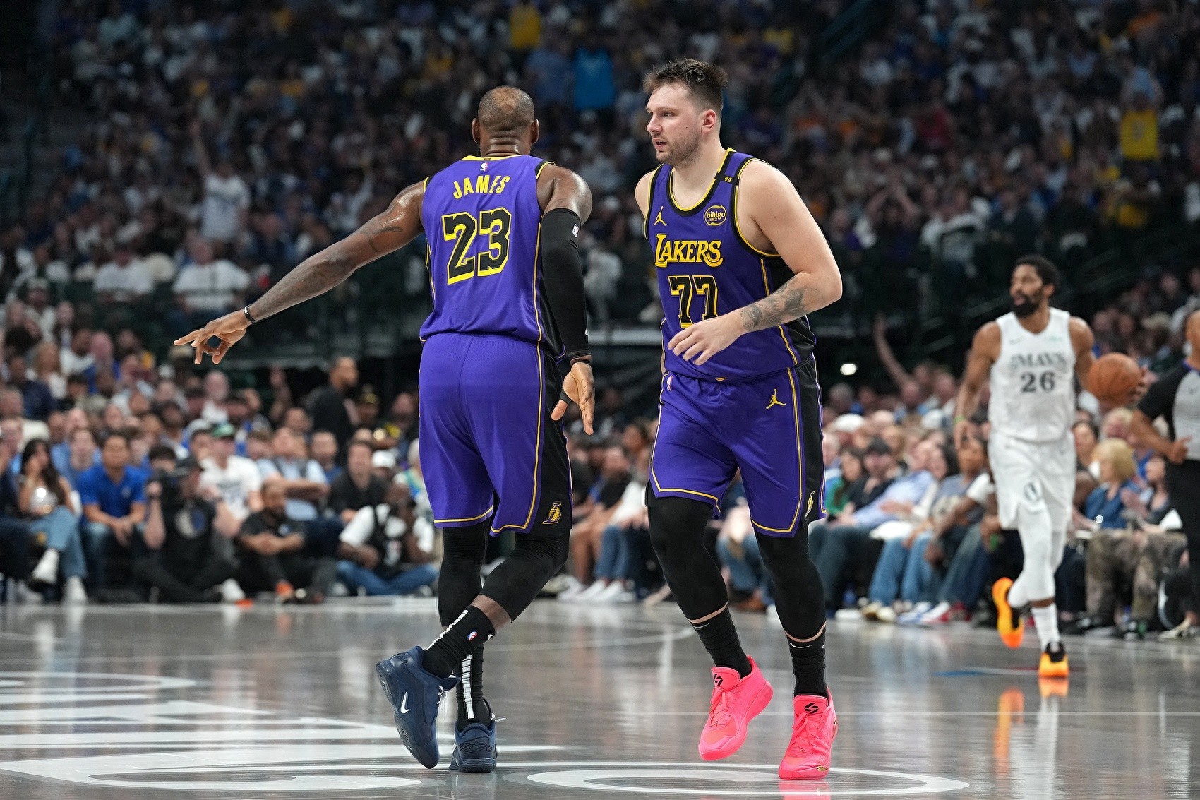 FB体育下载-湖人连胜，开拓者遇阻之战失利