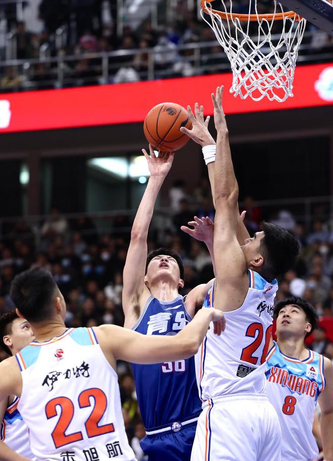 青岛队主场失利，球队士气低迷难翻盘