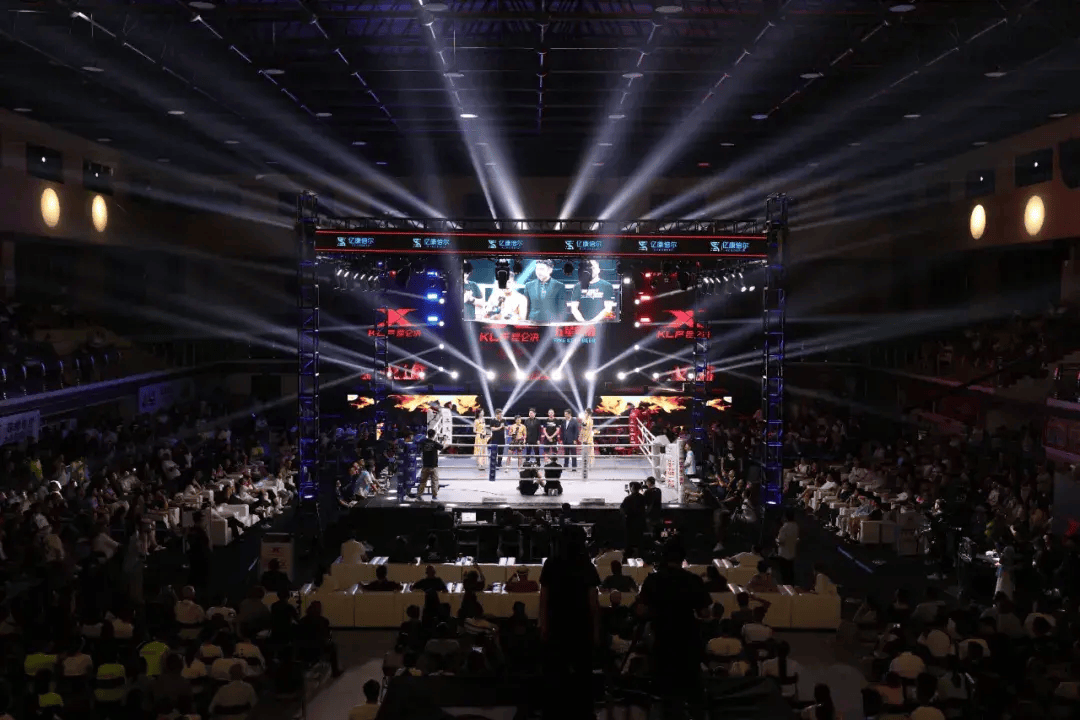 著名国际体育赛事决出冠军，观众热情支持的简单介绍