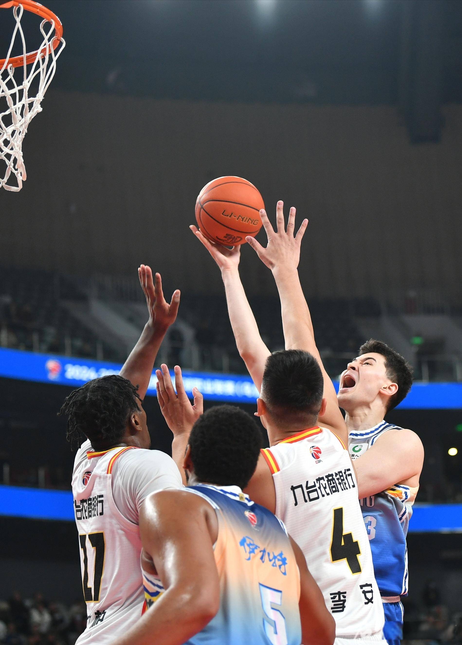 FB体育APP-新疆男篮与福建赛前备战，全队士气高涨的简单介绍