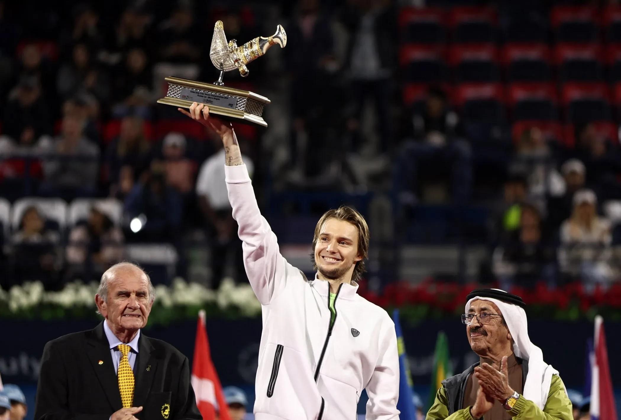 FB体育在线-波兰击剑选手出类拔萃，登上领奖台的简单介绍