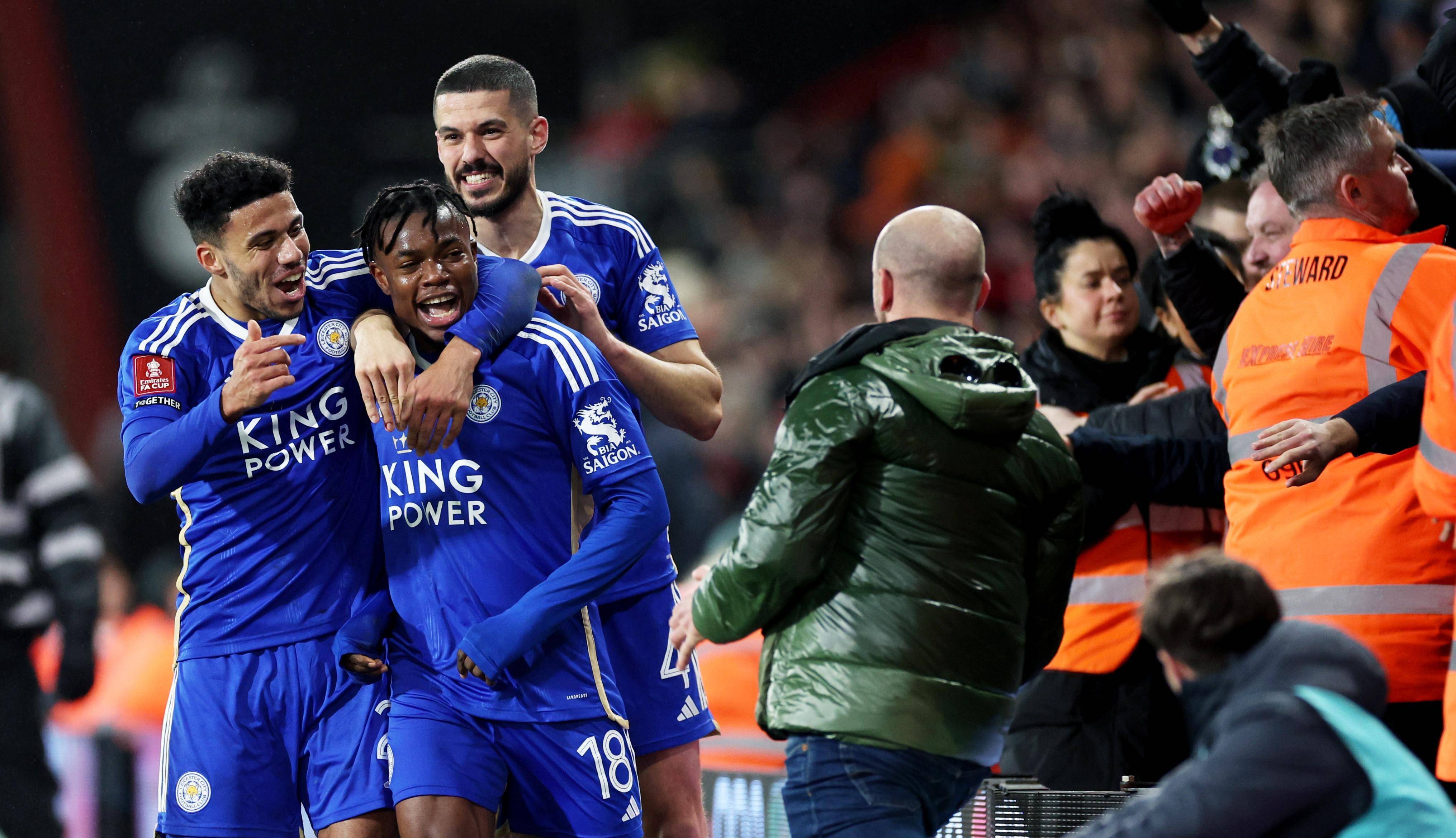 FB体育在线-利雅斯特城惊险晋级，英超劲旅发挥不稳定