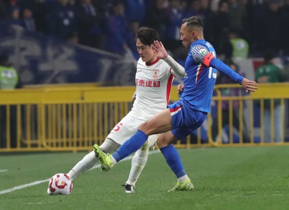 长春亚泰客场不敌天津权健，防线遭遇巨大挑战