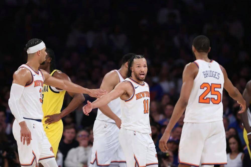 FB体育在线-尼克斯队全队积极拼搏，终场险胜对手