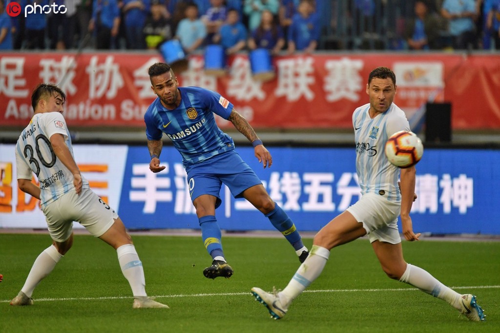 富力主场不敌重庆，遭遇连败