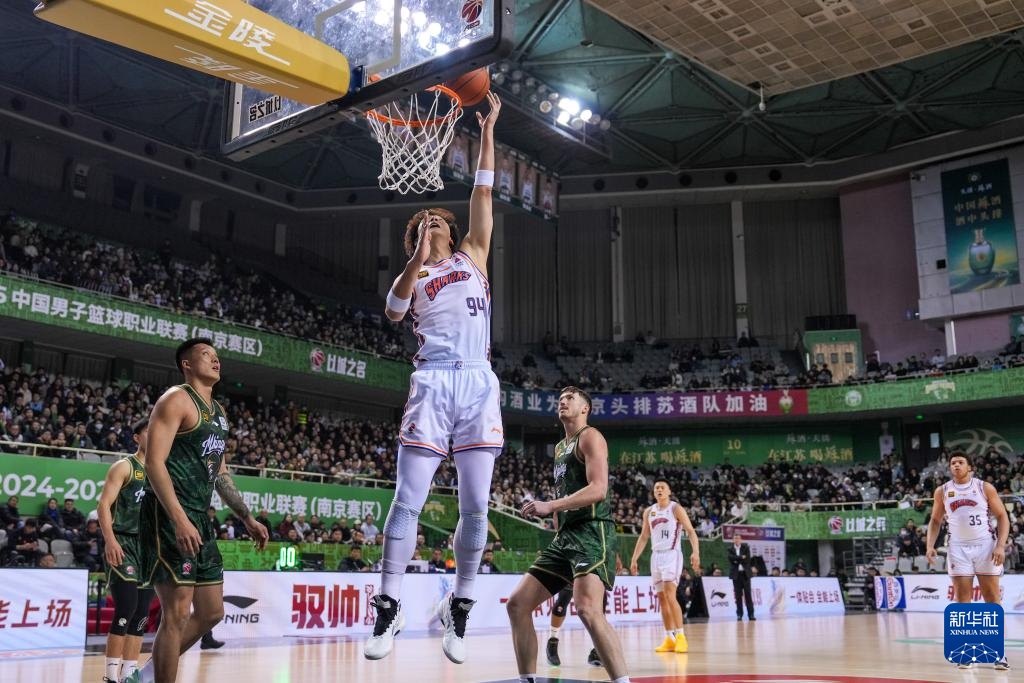 一支队伍在赛事中展现出色表现