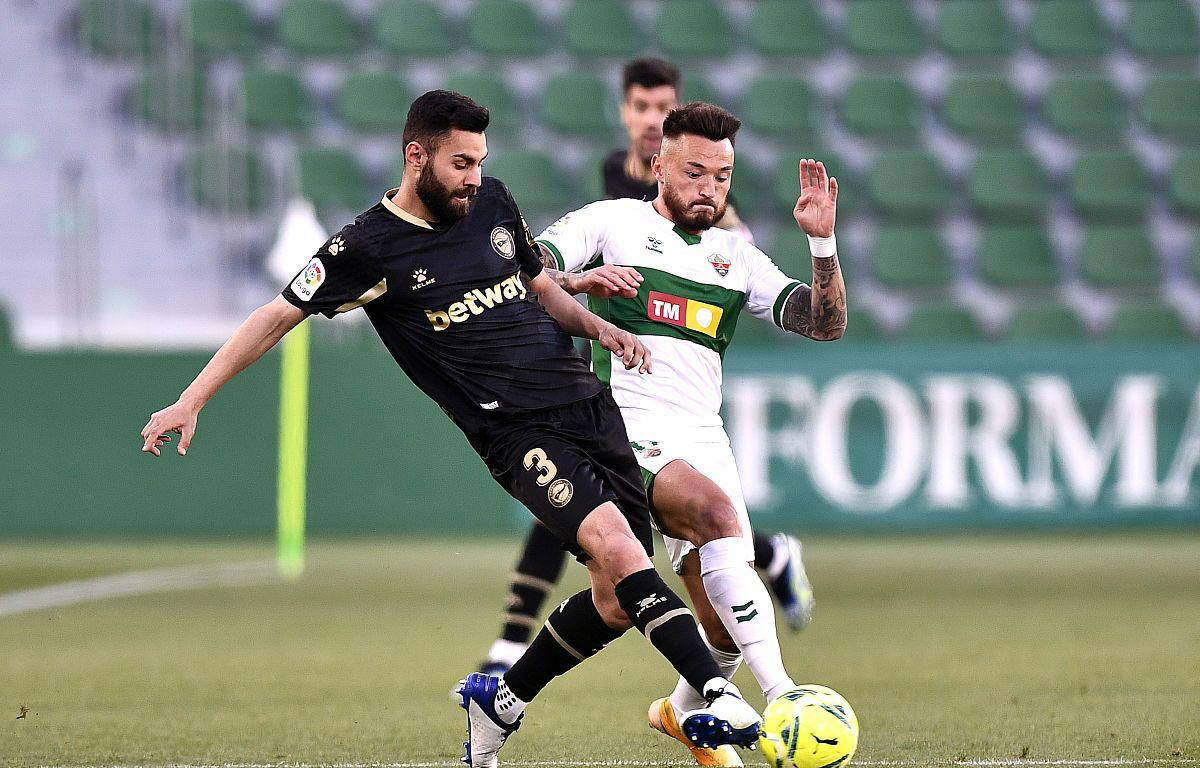 阿拉维斯客场平塞维利亚，保级形势严峻