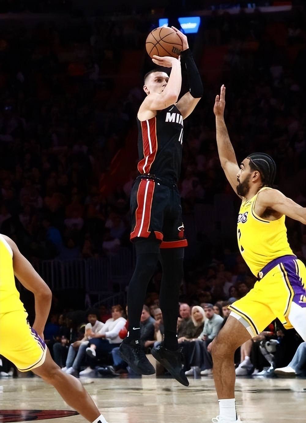 FB体育娱乐-热火关键战失利，明星无法带动全队改观