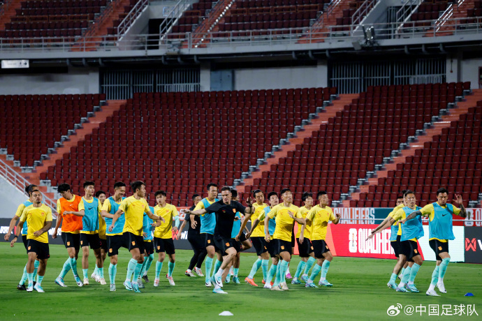 精彩足球赛事延续,球队全力备战接下来的比赛 精彩足球赛事延续,球队全力备战接下来的比赛