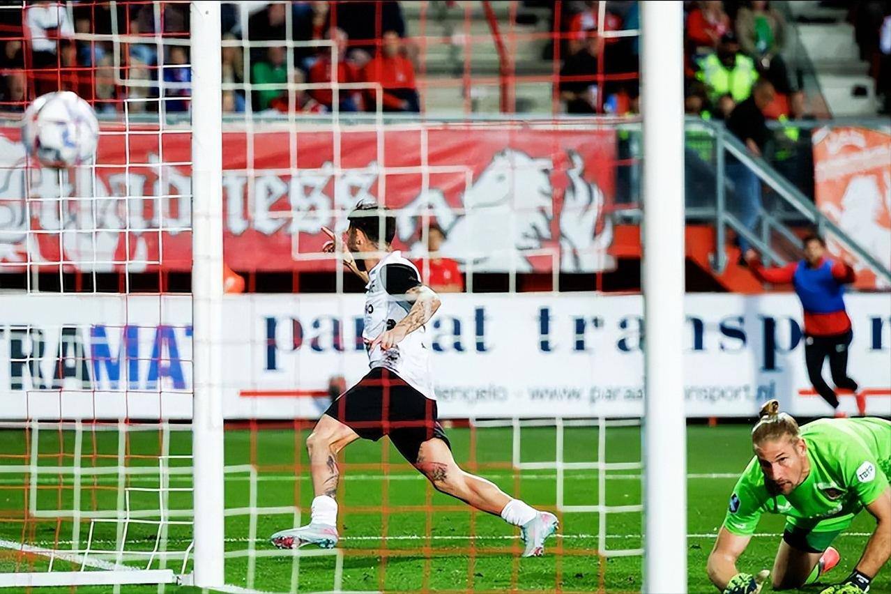 关于阿贾克斯惨遭淘汰，荷甲劲旅再次遇挫欧洲巅峰赛场的信息