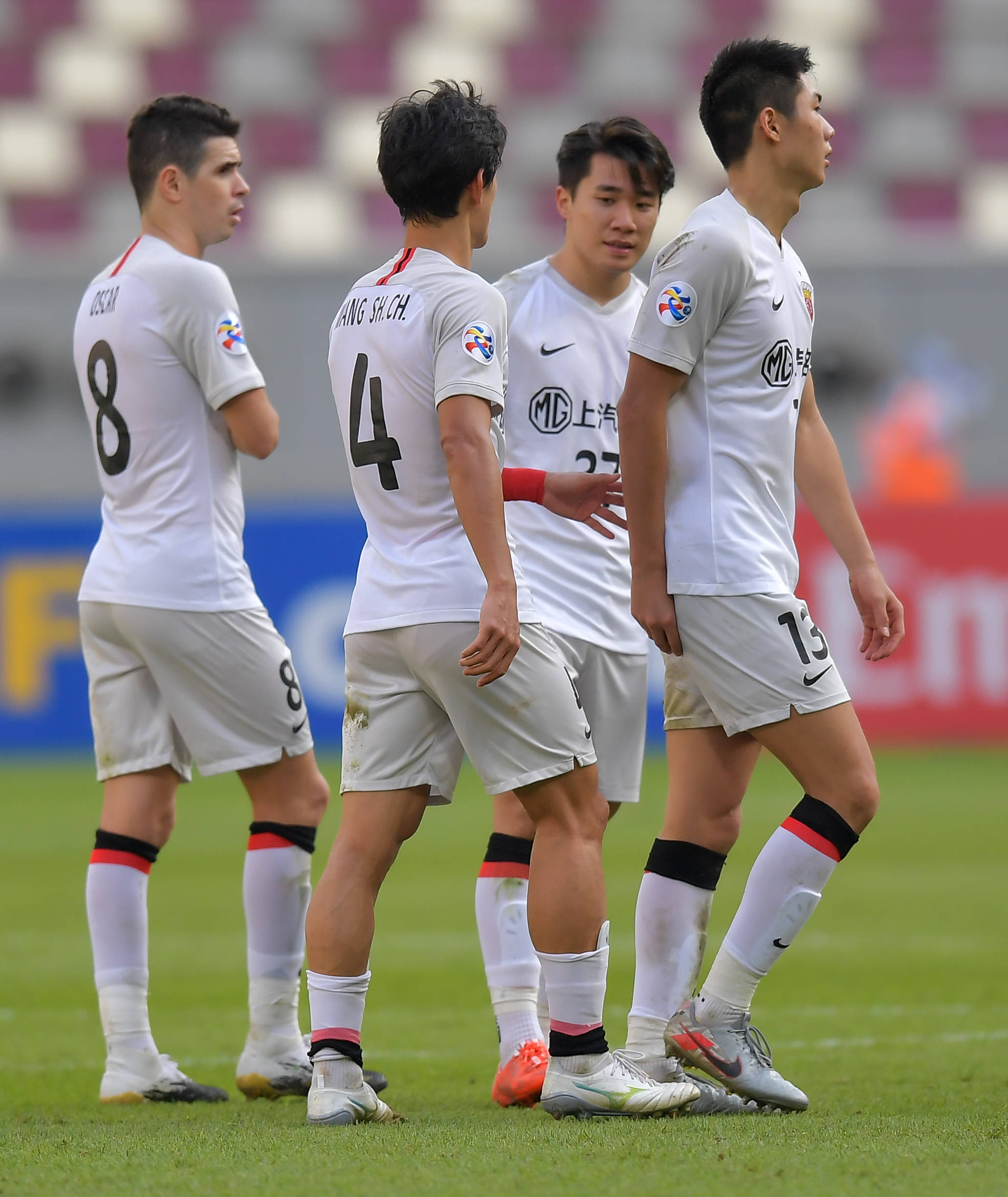 包含热门球队集结强大阵容，向胜利进发！的词条