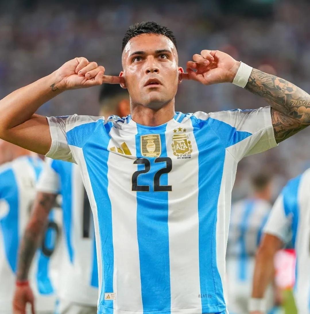 阿根廷队在锦标赛中成功晋级 阿根廷队在锦标赛中成功晋级