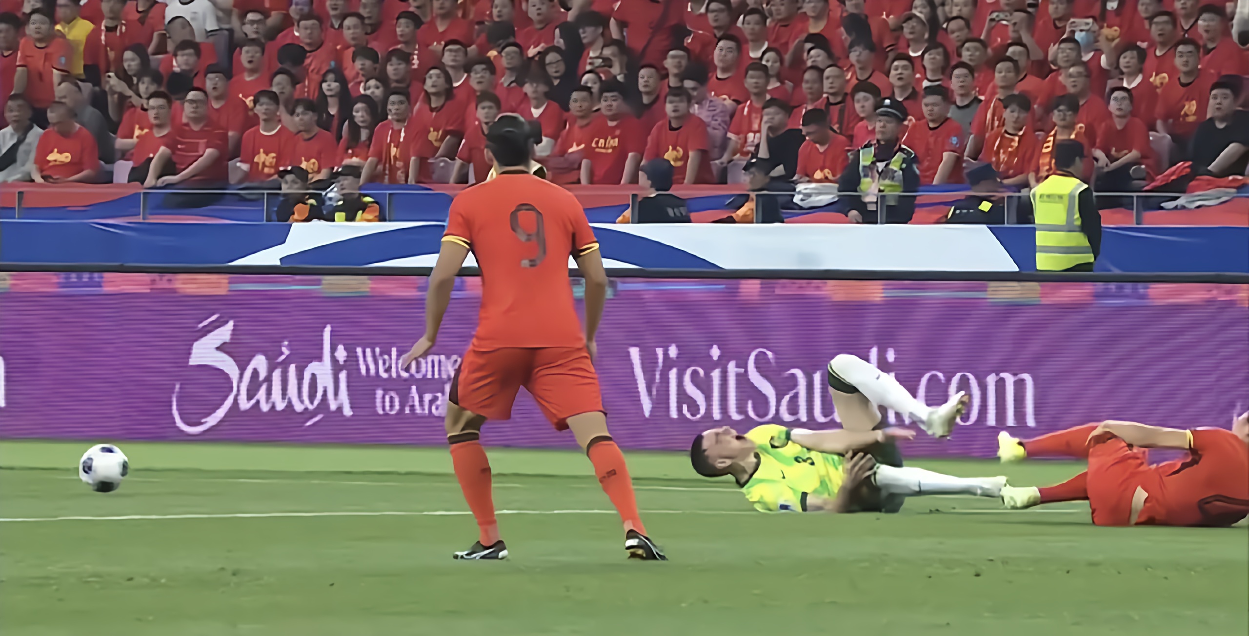 FB体育注册网址-精彩瞬间一览进球、抢断、扑救