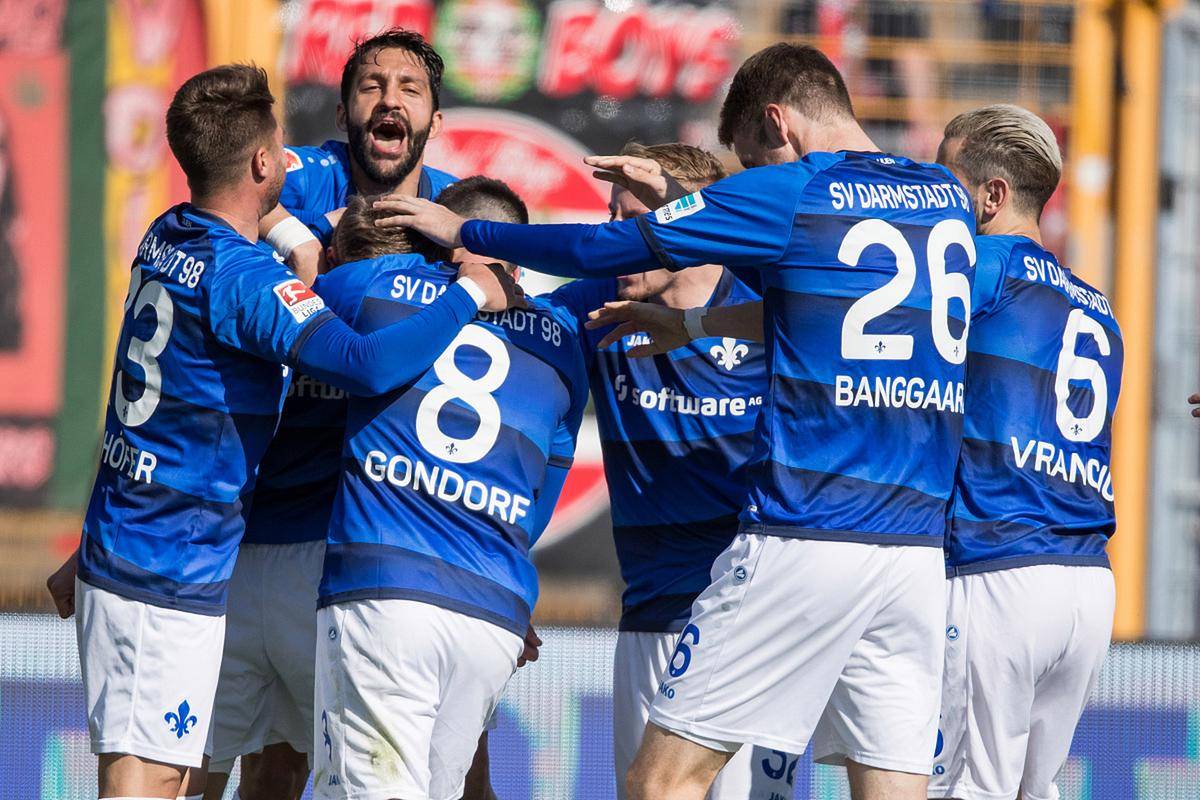 澳洲杯赛揭开战幕，实力球队争相出击