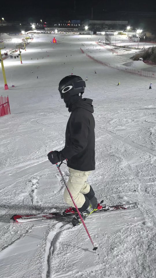 FB体育下载-加拿大滑雪选手在赛场上崭露头角