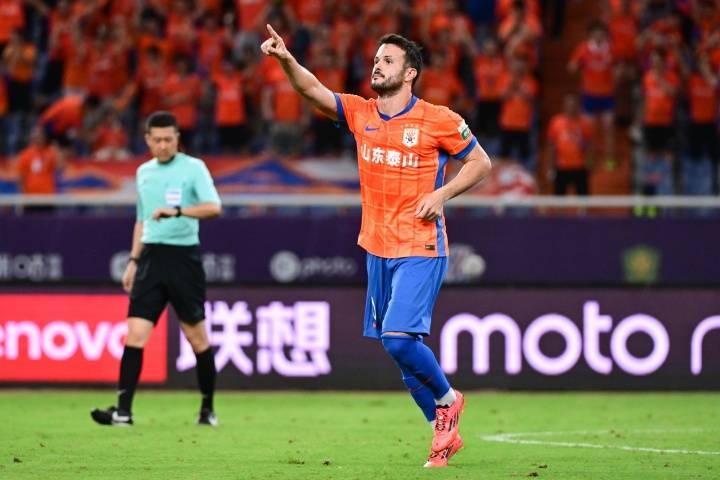 FB体育官方网站-包含杨立瑜斩获个人生涯百球，成为中超射手榜王者的词条