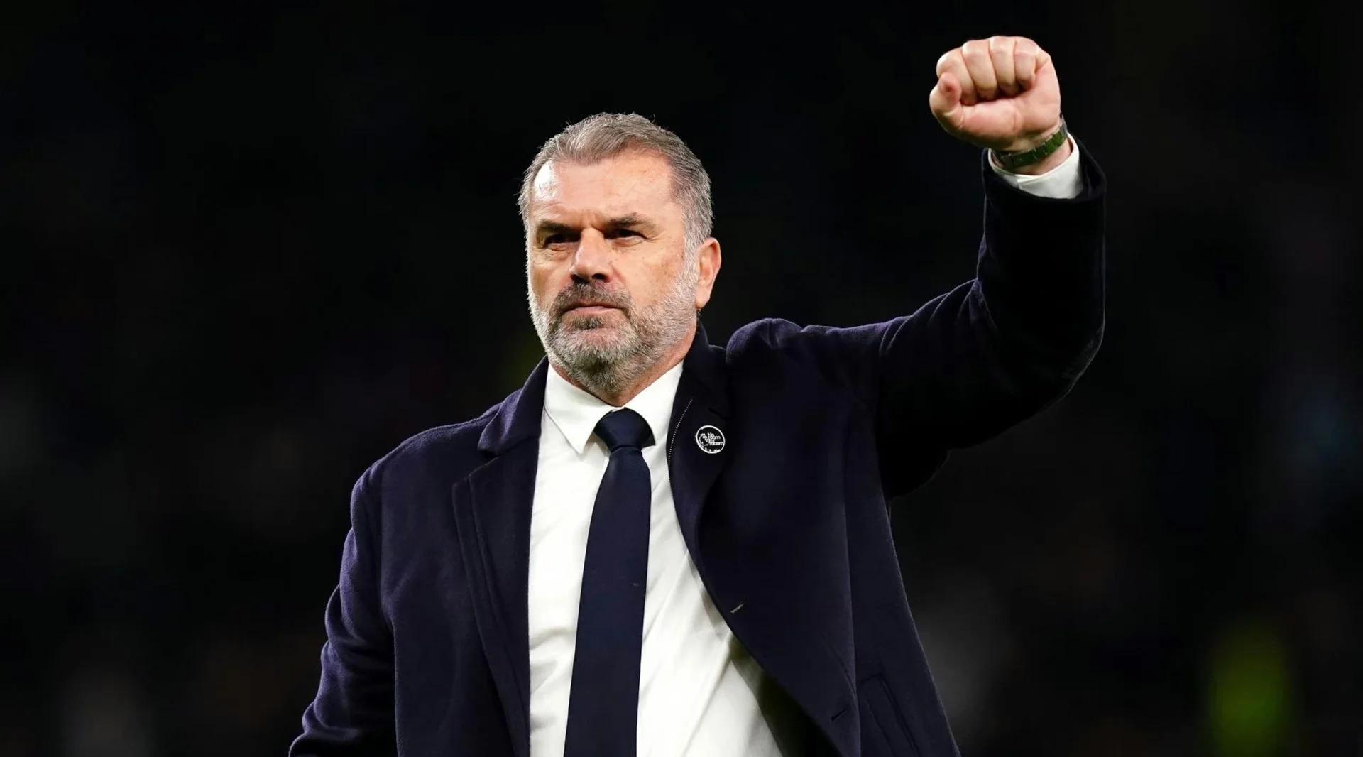 球员在比赛中的出色表现赢得了教练和队友的尊敬