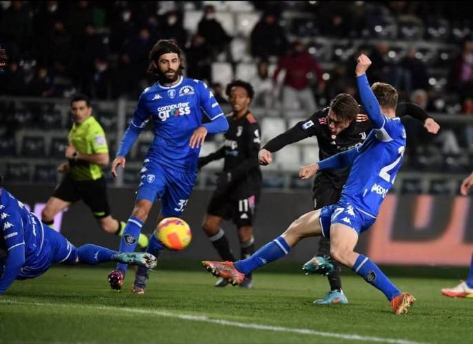 沃夫斯堡全队状态低迷，需调整战术