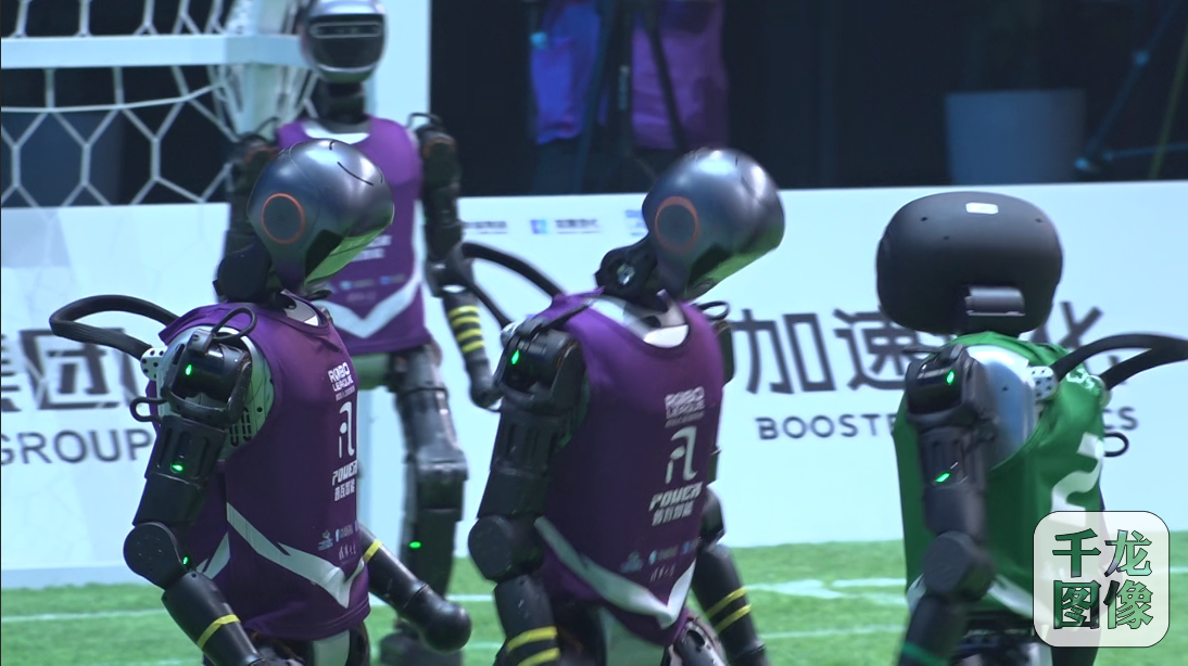 精妙配合拼抢角逐，奇迹诞生在球场上