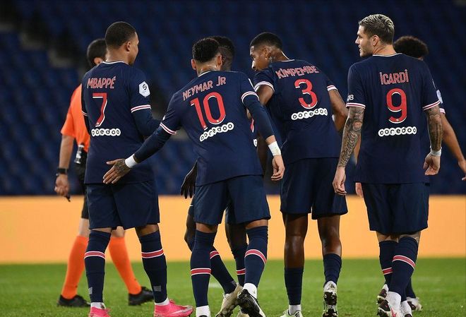 包含巴黎圣日耳曼客场胜塞维利亚，小组出线悬疑的词条