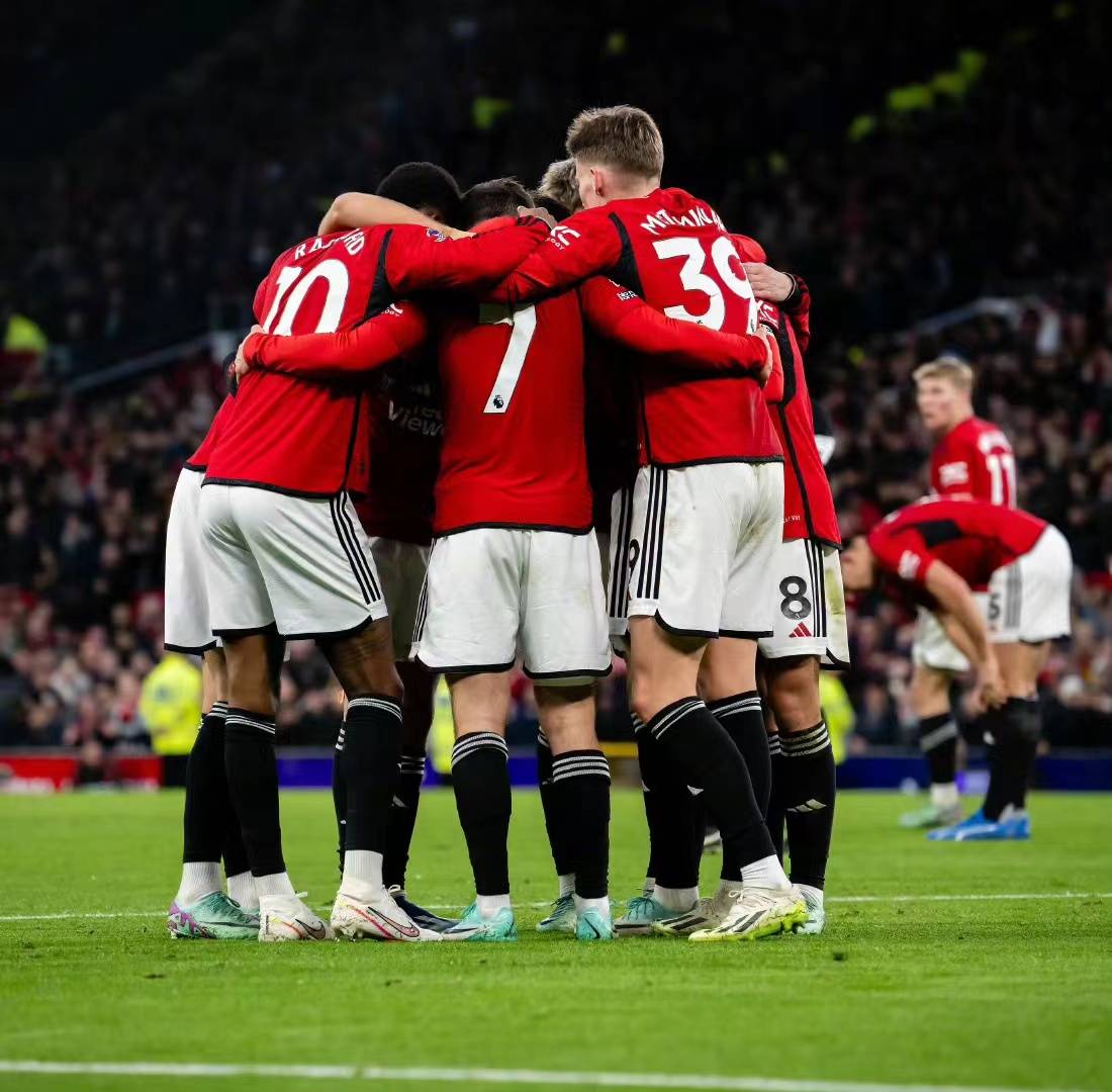 曼联豪取胜利,升至英超前四 曼联豪取胜利,升至英超前四