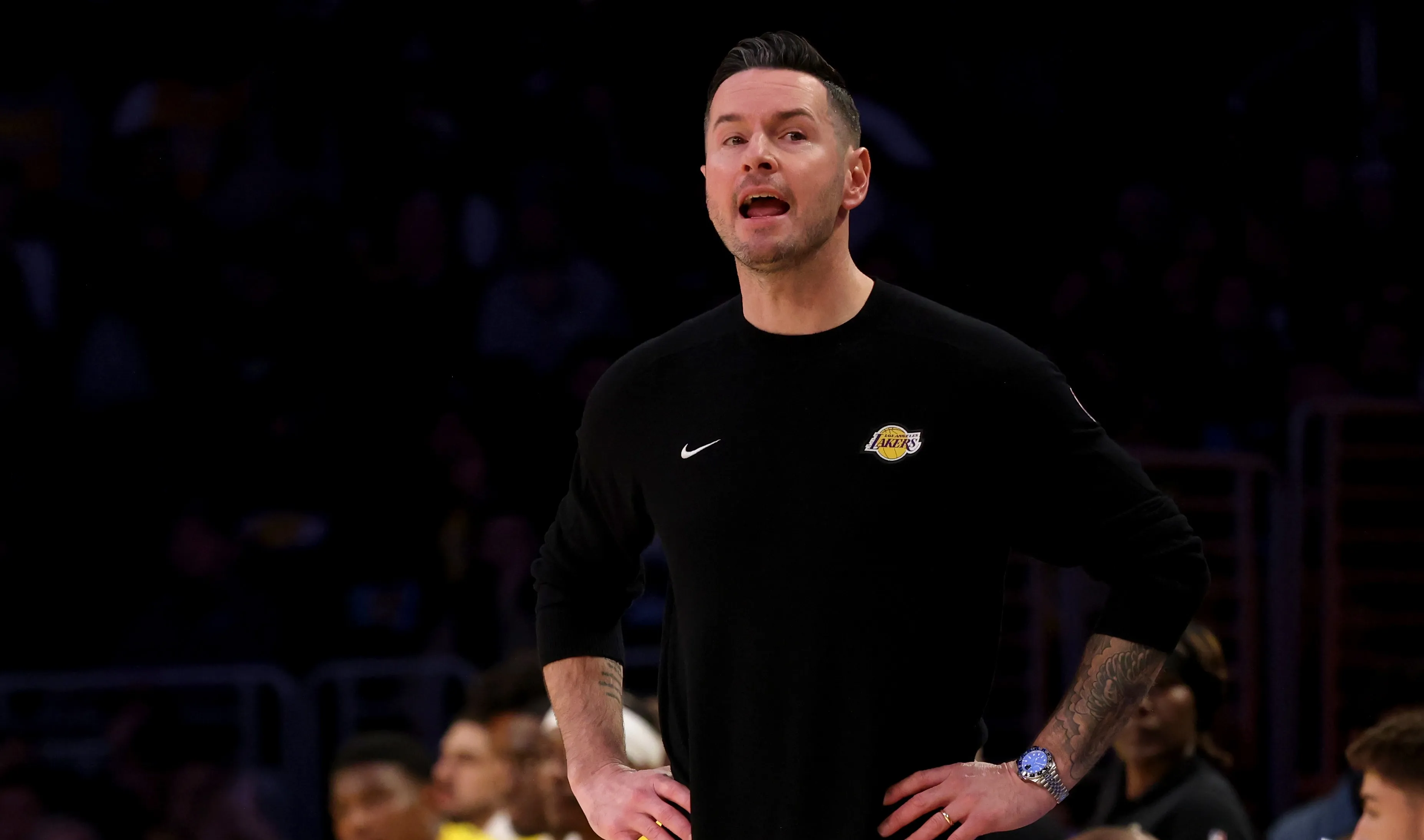 湖人队主帅遭批评，球队状态低迷