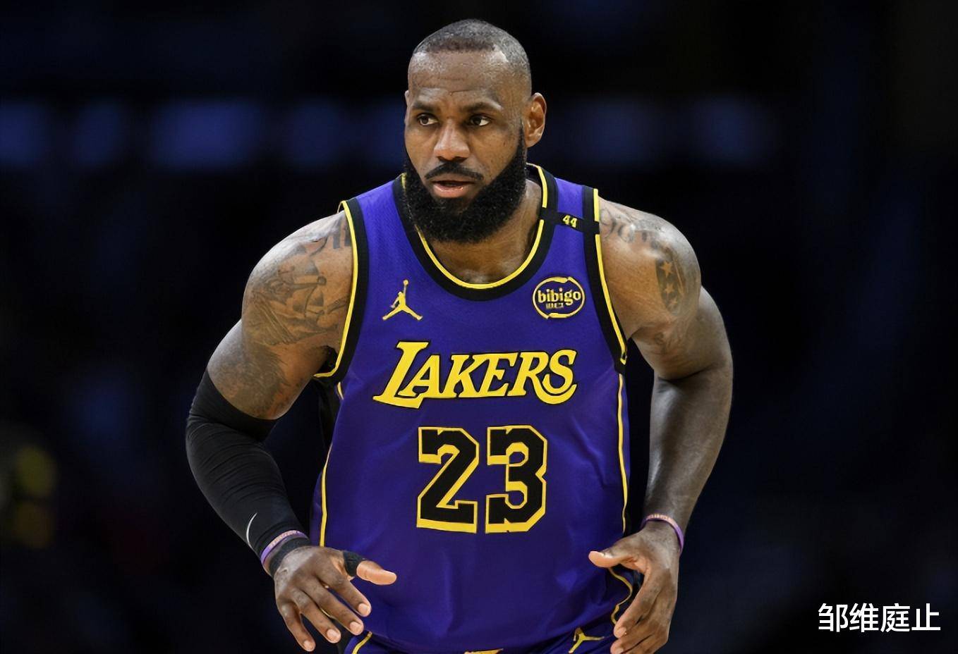 湖人队主帅遭批评，球队状态低迷