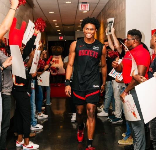 包含火箭队客场战胜马刺，豪取胜利的词条