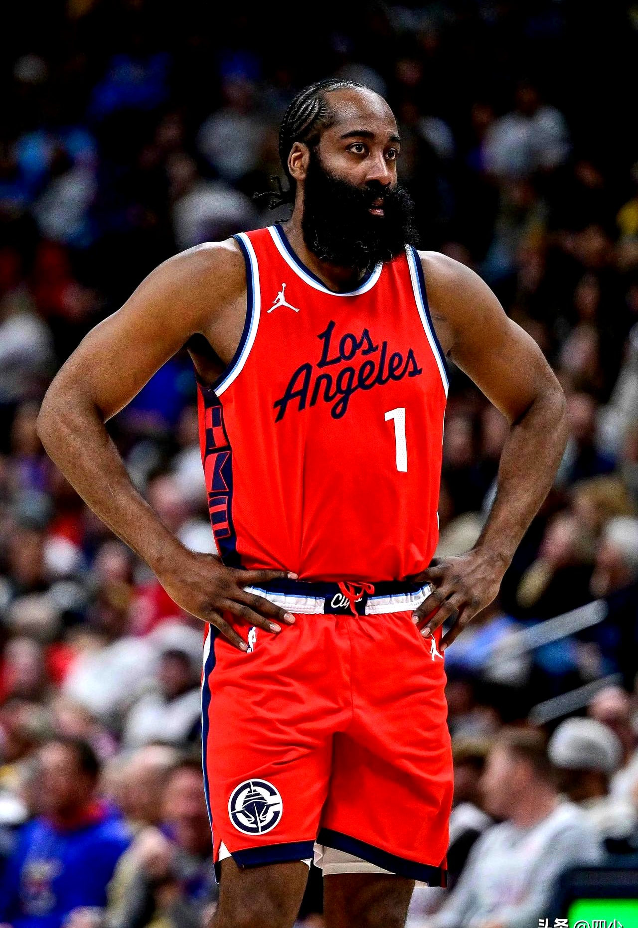 火箭客场惊险取胜马刺:哈登绝杀 火箭客场惊险取胜马刺:哈登绝杀