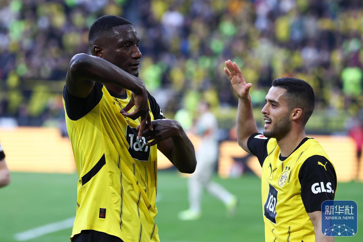 关于门兴格拉德巴赫阵容明显优势，掌控比赛节奏的信息