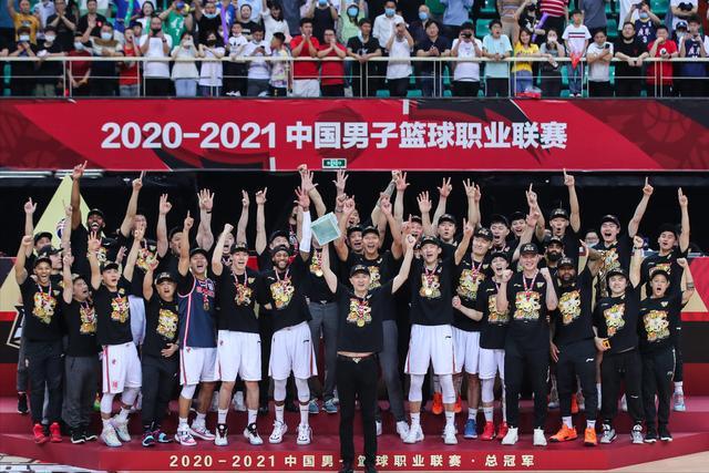 CBA联赛总决赛战罢,广东宏远队横扫辽宁宏运队夺得冠军的简单介绍 CBA联赛总决赛战罢,广东宏远队横扫辽宁宏运队夺得冠军的简单介绍