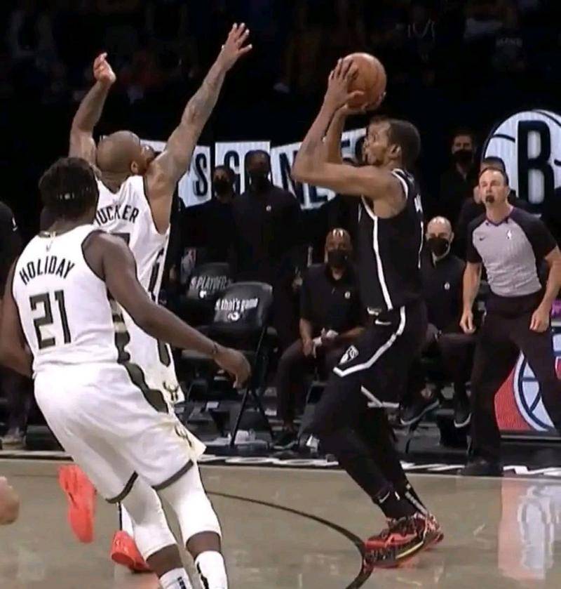 FB体育-雄鹿客场击败篮网，字母哥砍下31分的简单介绍