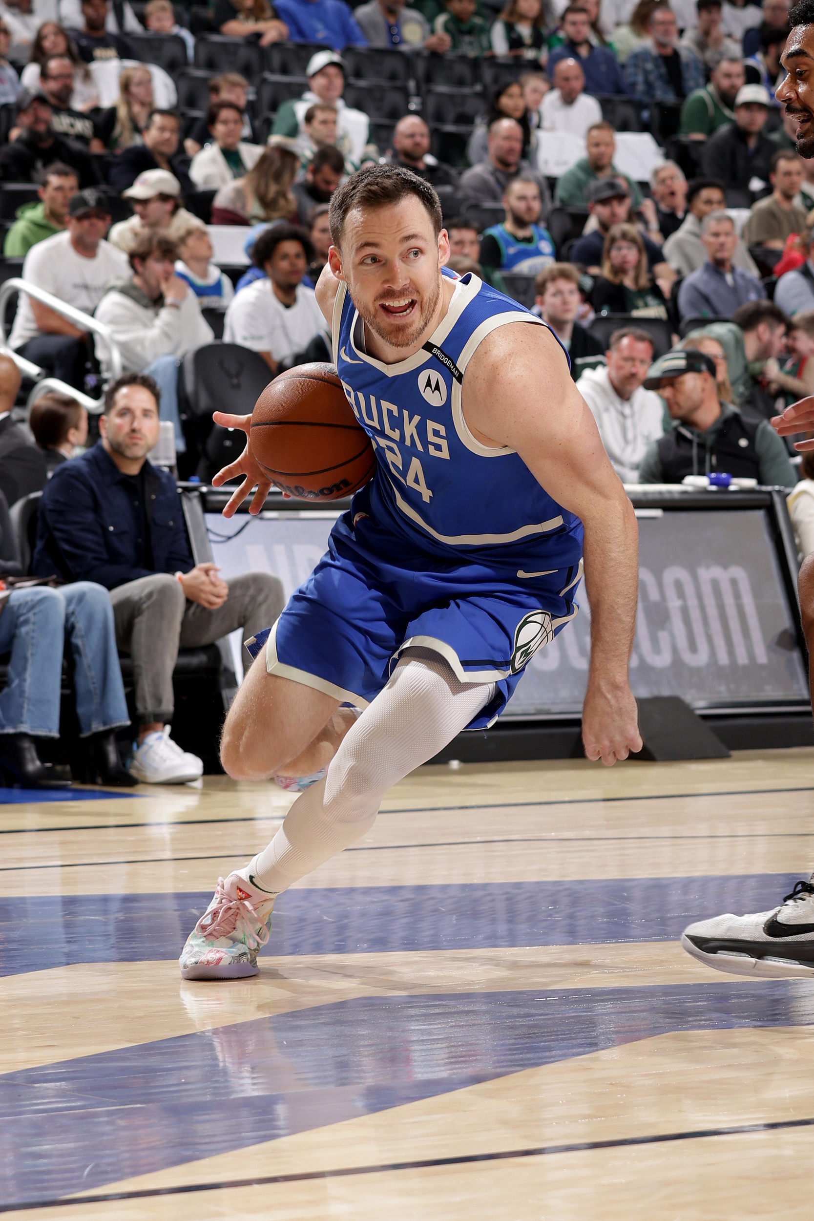 雄鹿继续高歌猛进，击败活塞