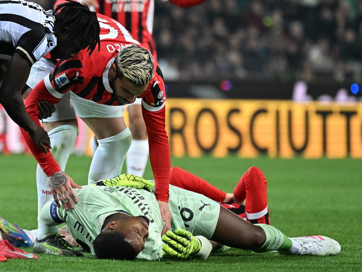 意甲大战!尤文图斯对阵AC米兰,激烈争夺联赛冠军! 意甲大战!尤文图斯对阵AC米兰,激烈争夺联赛冠军!