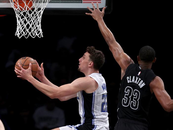 篮网客场轻取活塞，继续领跑东部