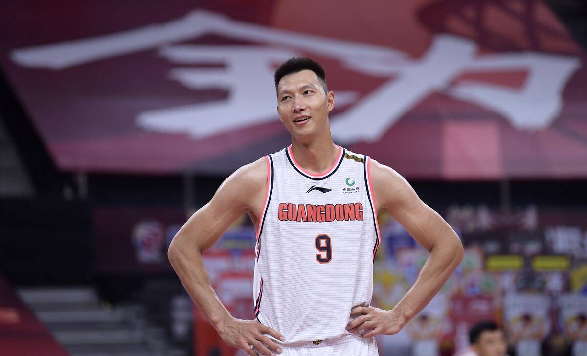 易建联在广东宏远再战一年！