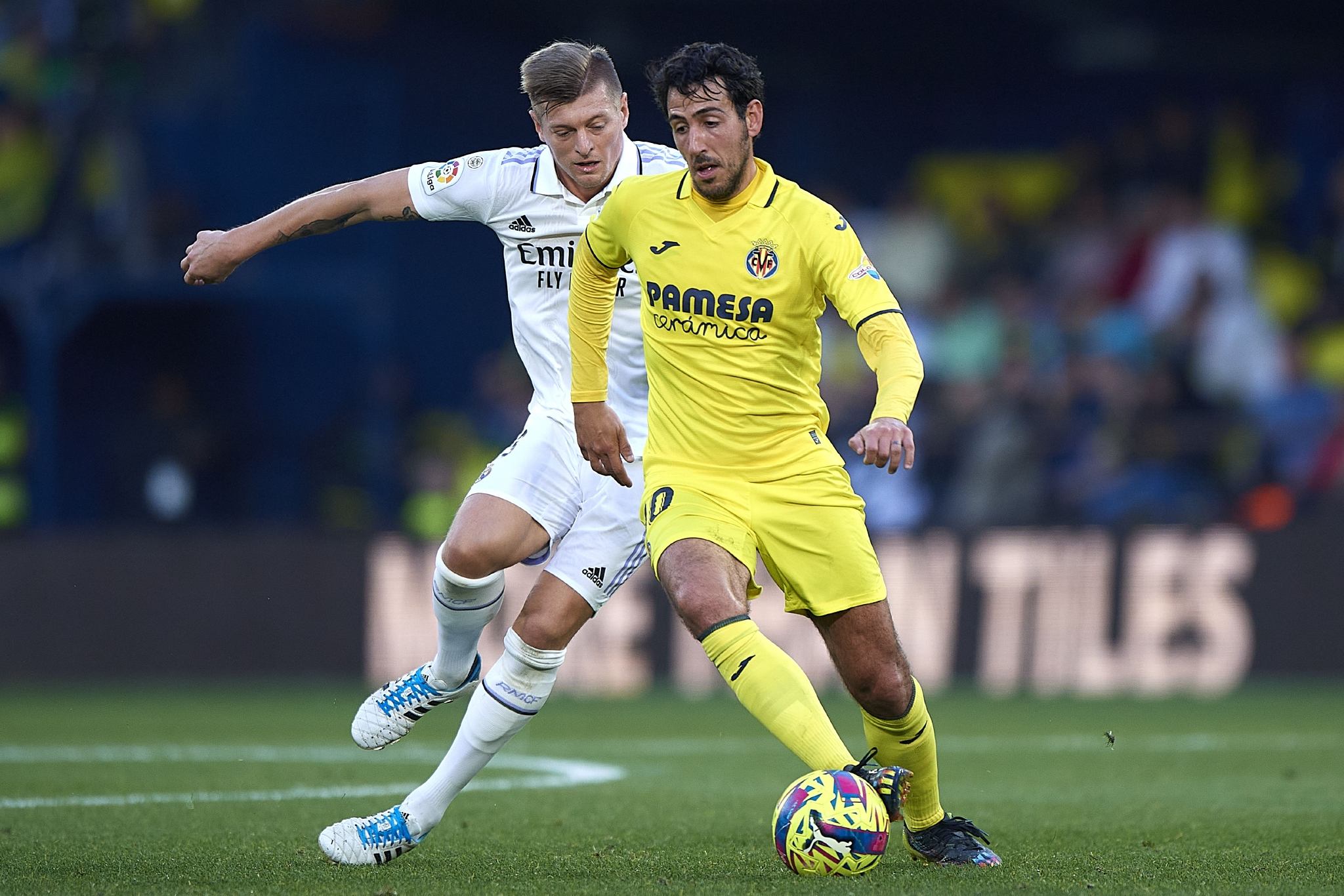 皇马宣布签约比利亚雷亚尔前锋阿尔卡塞尔的简单介绍