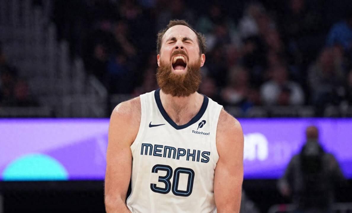 步行者逆转灰熊，取得宝贵胜利