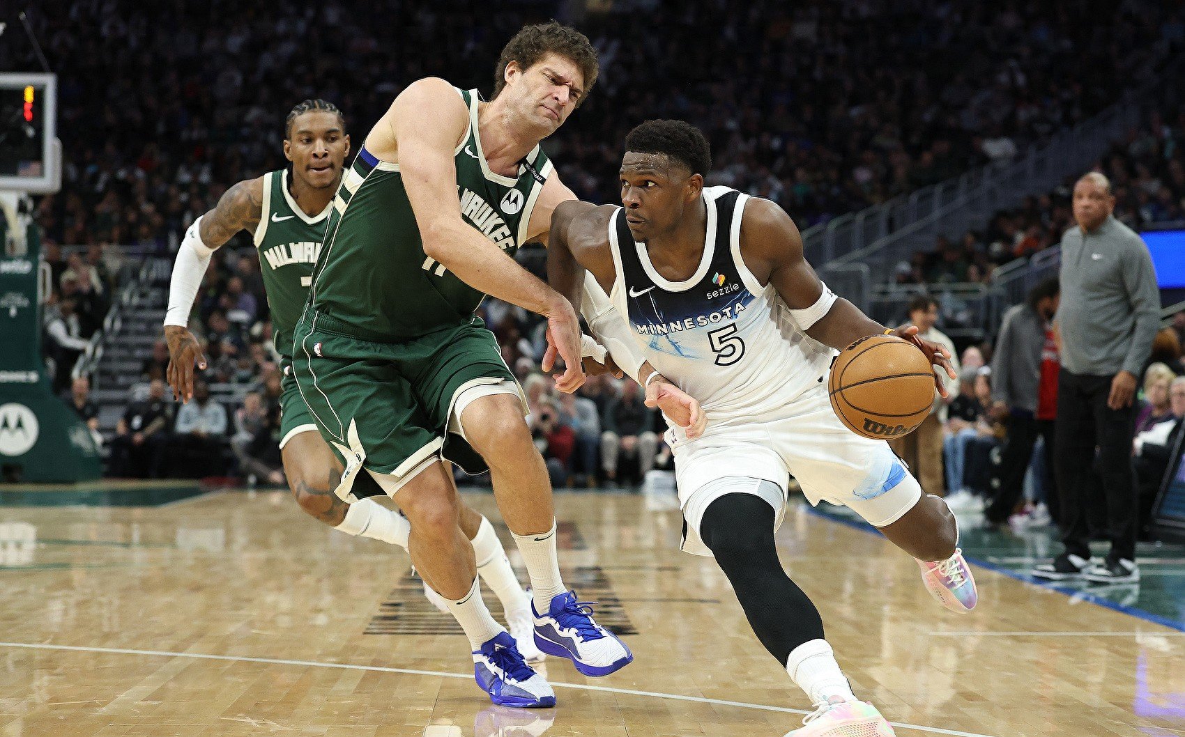 雄鹿不敌国王遭遇连败 雄鹿不敌国王遭遇连败